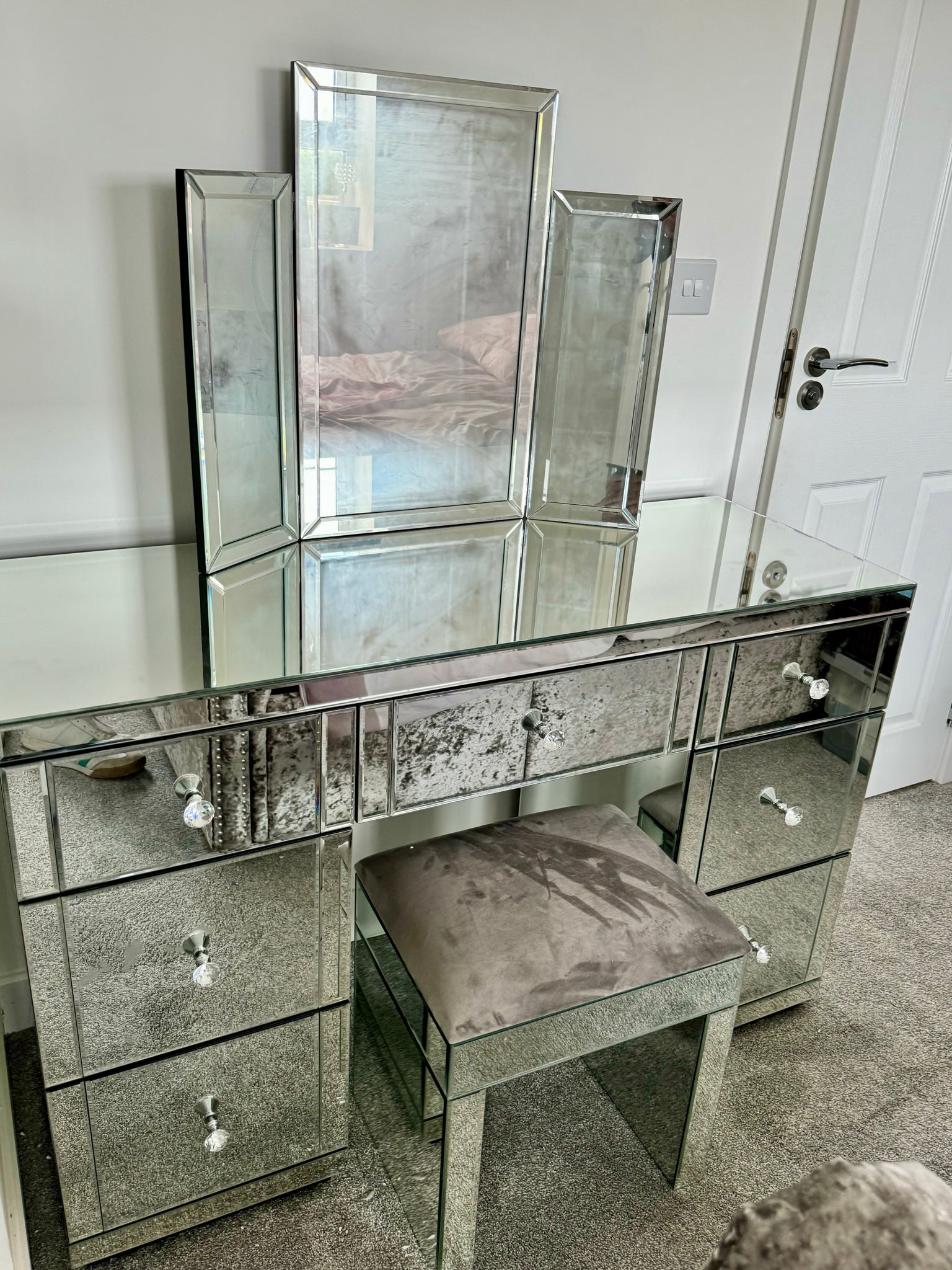 Bedroom Furniture Drawer Classic Mirrored Dressing Table ?Looking For A Stunning Piece To Add To Your Bedroom Furniture Drawer Classic Mirrored Dressing Table ?Looking For A Stunning Piece To Add To Your